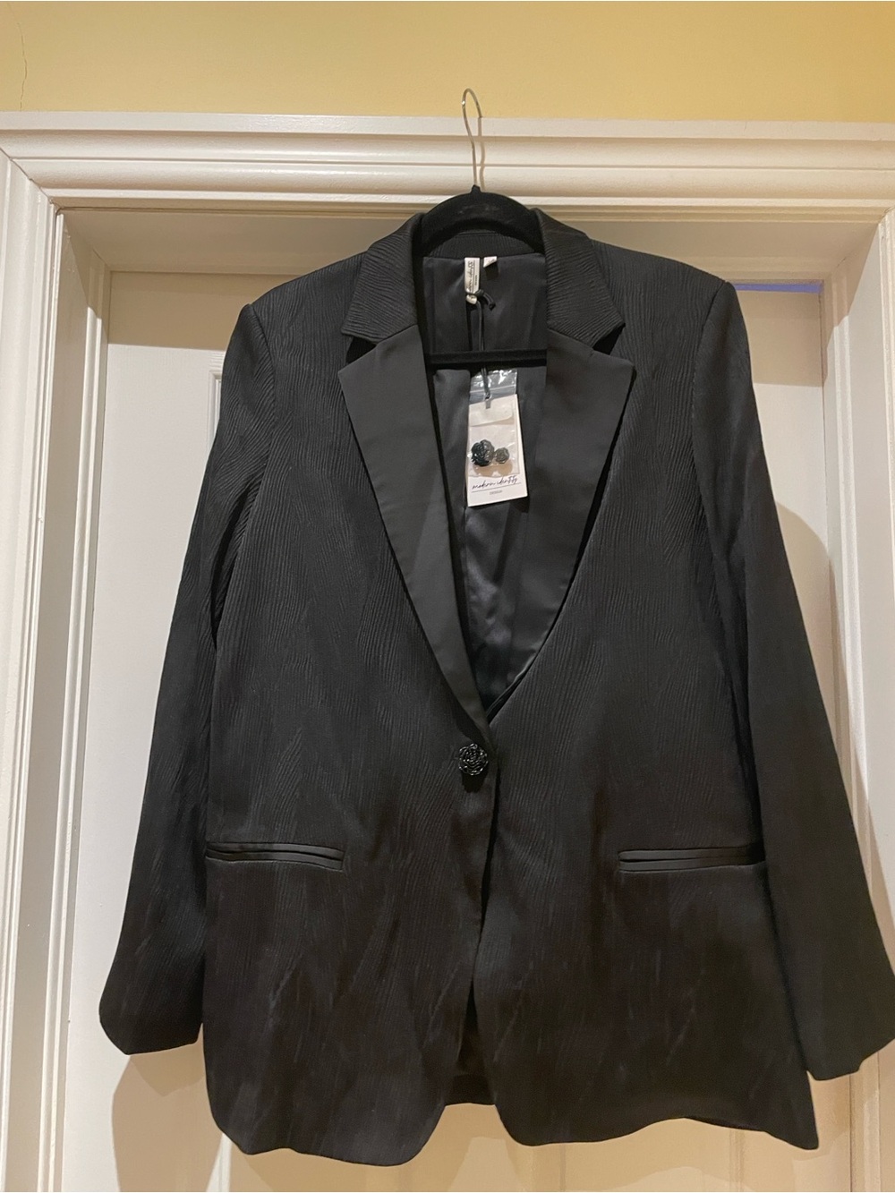 Modern Identity Black Textured Tuxedo Blazer NWT Dark Romantic Sz L